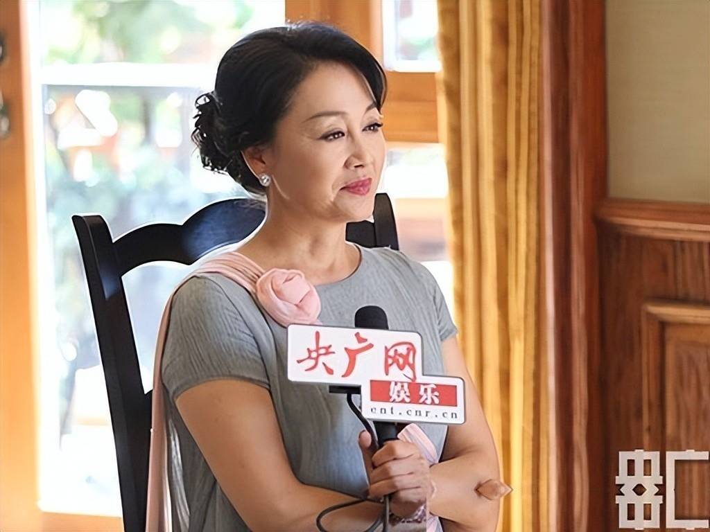 王姬现状：在美国生活女儿女婿住北京旧房坚持照顾33岁病儿子