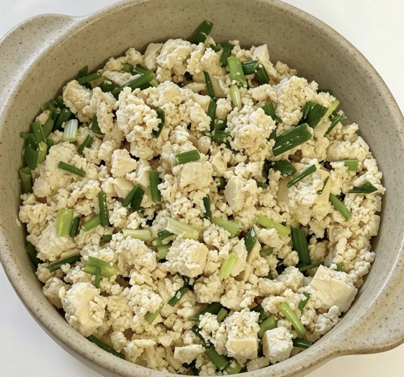 小葱拌豆腐：一口清鲜家常味