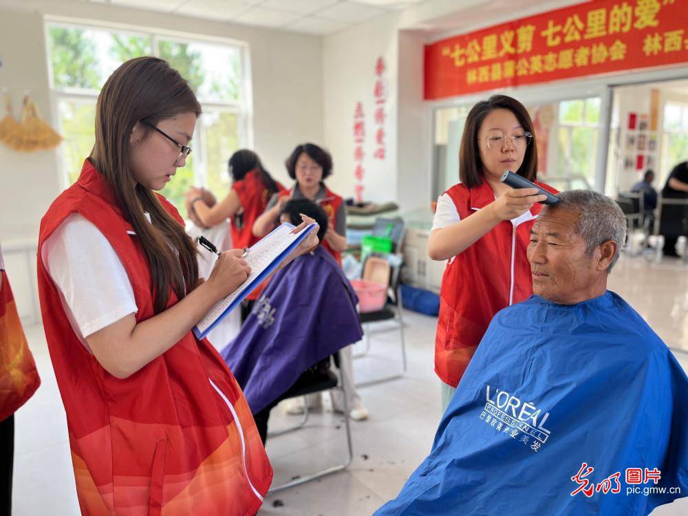 青春躬身基层,暖心服务守护桑榆安康