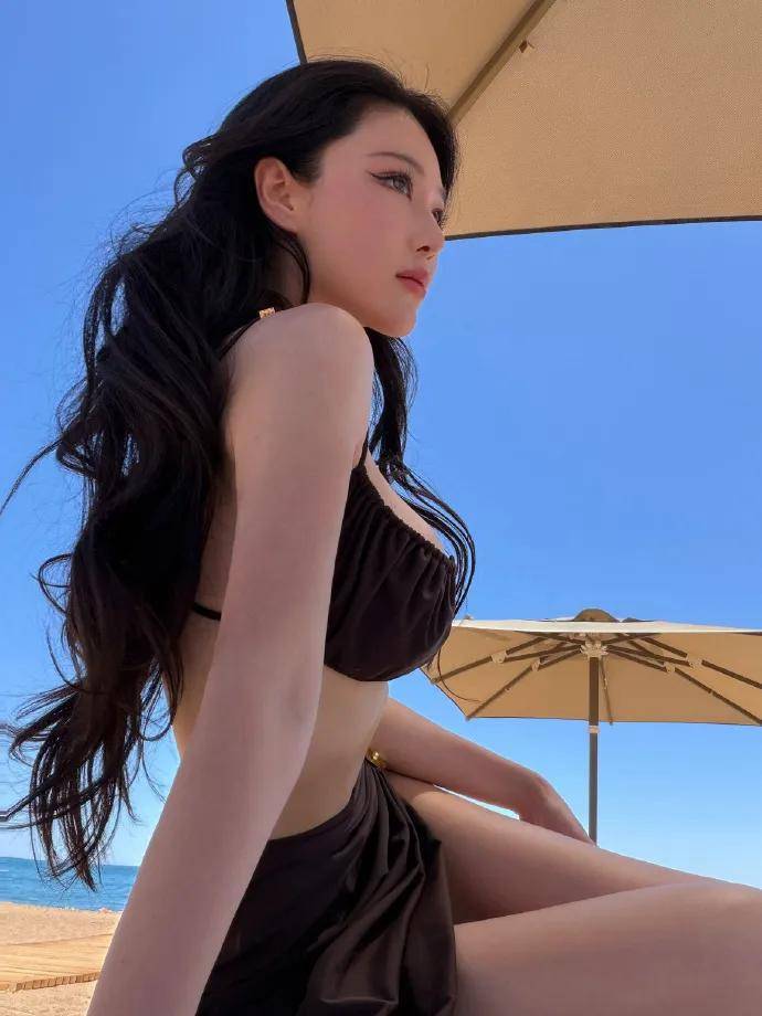 张馨予海边比基尼大片刷屏!39岁性感火辣惊艳全网
