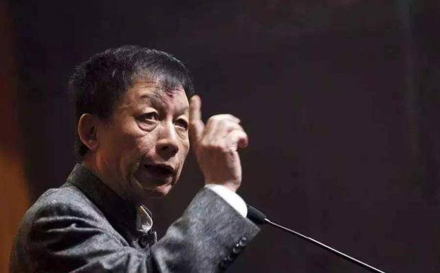 
        易中天盛赞清朝而贬低明朝，其中有何深意？明朝真的不如清朝吗？