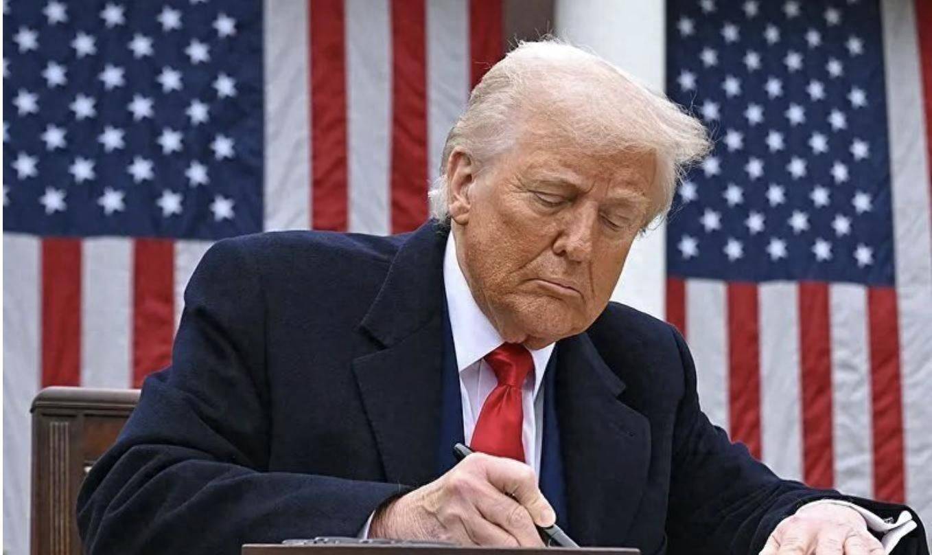 
        美国战略界坦言：比起强势霸道的美国，动荡的美国更让中国警惕