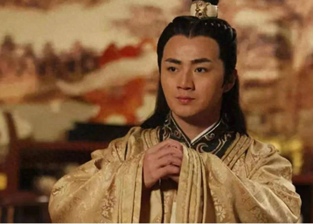 
        李建成深夜宴请李世民，李世民酒后吐血，李渊知道后反应很微妙