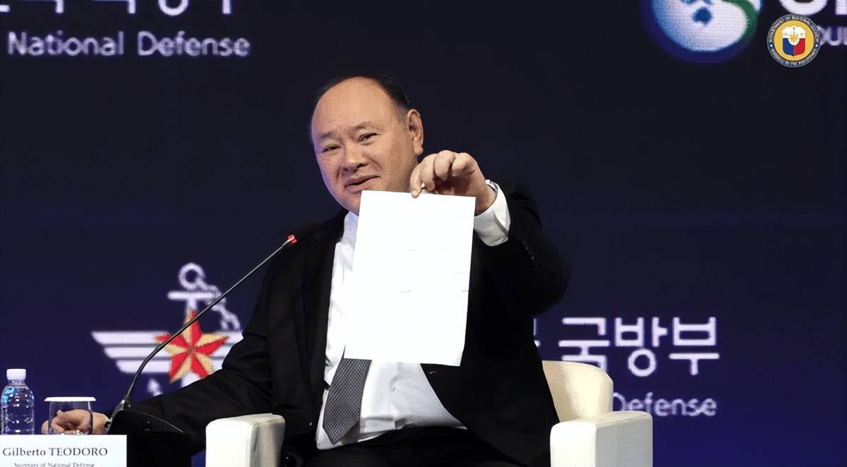 
        特奥多罗念的不是纸条，是早就想好的剧本