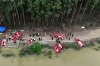 广西环江过桥车辆坠河已致6人遇难