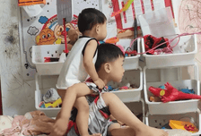 2个宝宝，一个妈妈带、一个奶奶带，5年后，3个区别明显