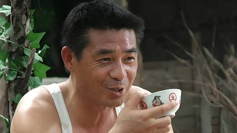 网友扫墓看到“李副官”墓碑，才恍然发现，演员曹秋根已去世15年