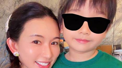 林志玲晒照分享与儿子一起做披萨 戴遮阳帽完全不像51岁