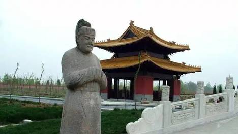 小地主心善，施舍一块坟地，换来家族近300年荣华富贵