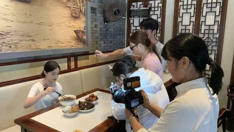 大学生组团Citywalk！挖到湖南几条宝藏老街