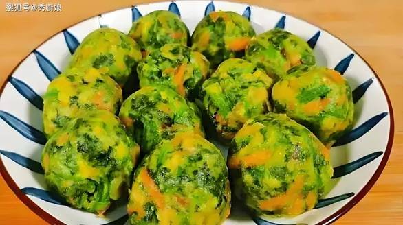 向太给孙子孙女买Labubu