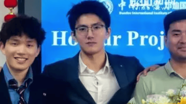 被质疑是AI！中南大学男生帅出圈