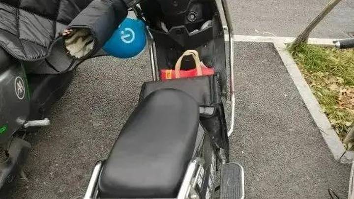 59岁外卖员送餐时猝死,你觉得是工作原因导致还是个人身体原因导致?