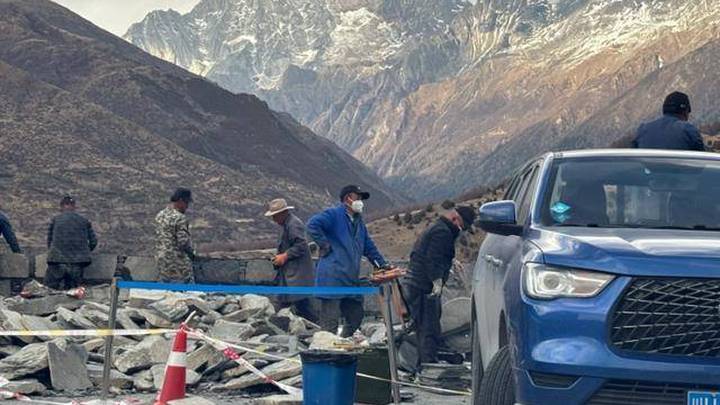 四姑娘山网红观景平台猫鼻梁砌围墙,是否存在安全隐患?