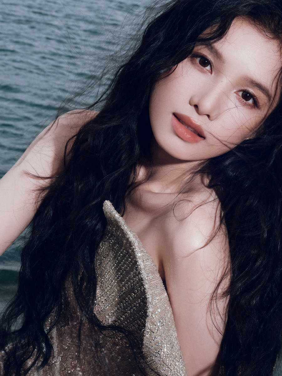 张婧仪穿鱼尾裙亮相盛典 宛如海畔边的人鱼公主