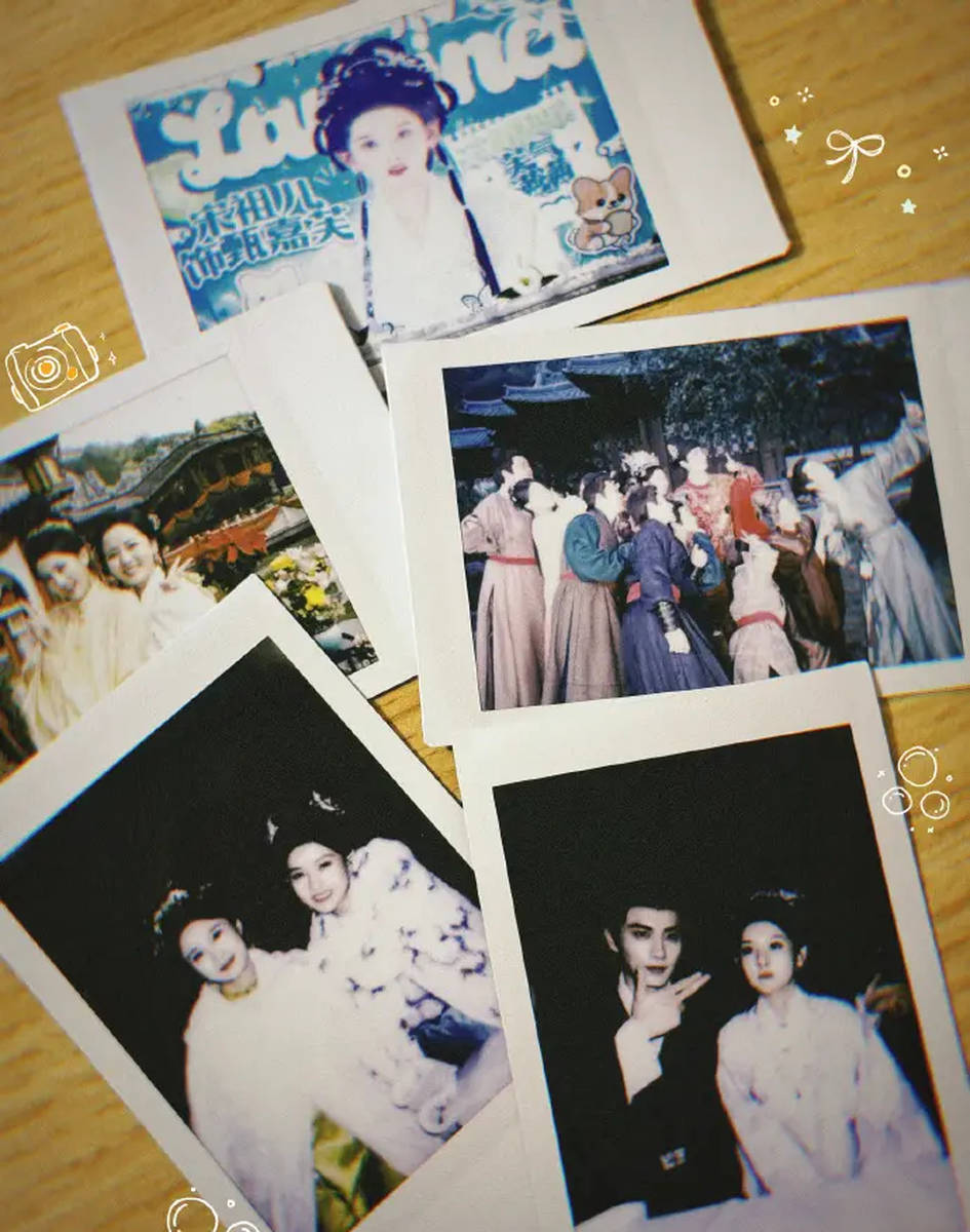 宋祖儿晒照庆祝新剧杀青 身穿古装站窗边温婉大气