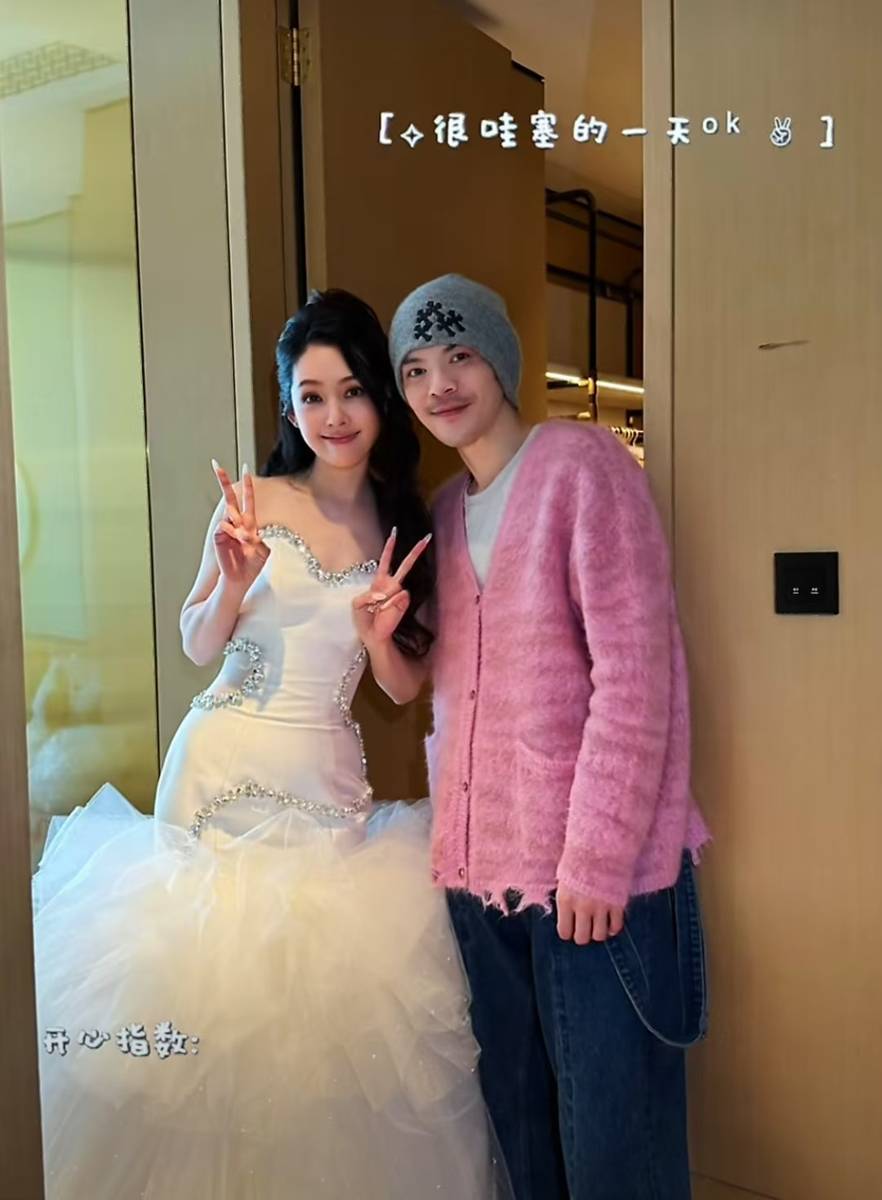 向佐晒探班郭碧婷视频 夫妻俩对镜自拍甜蜜幸福