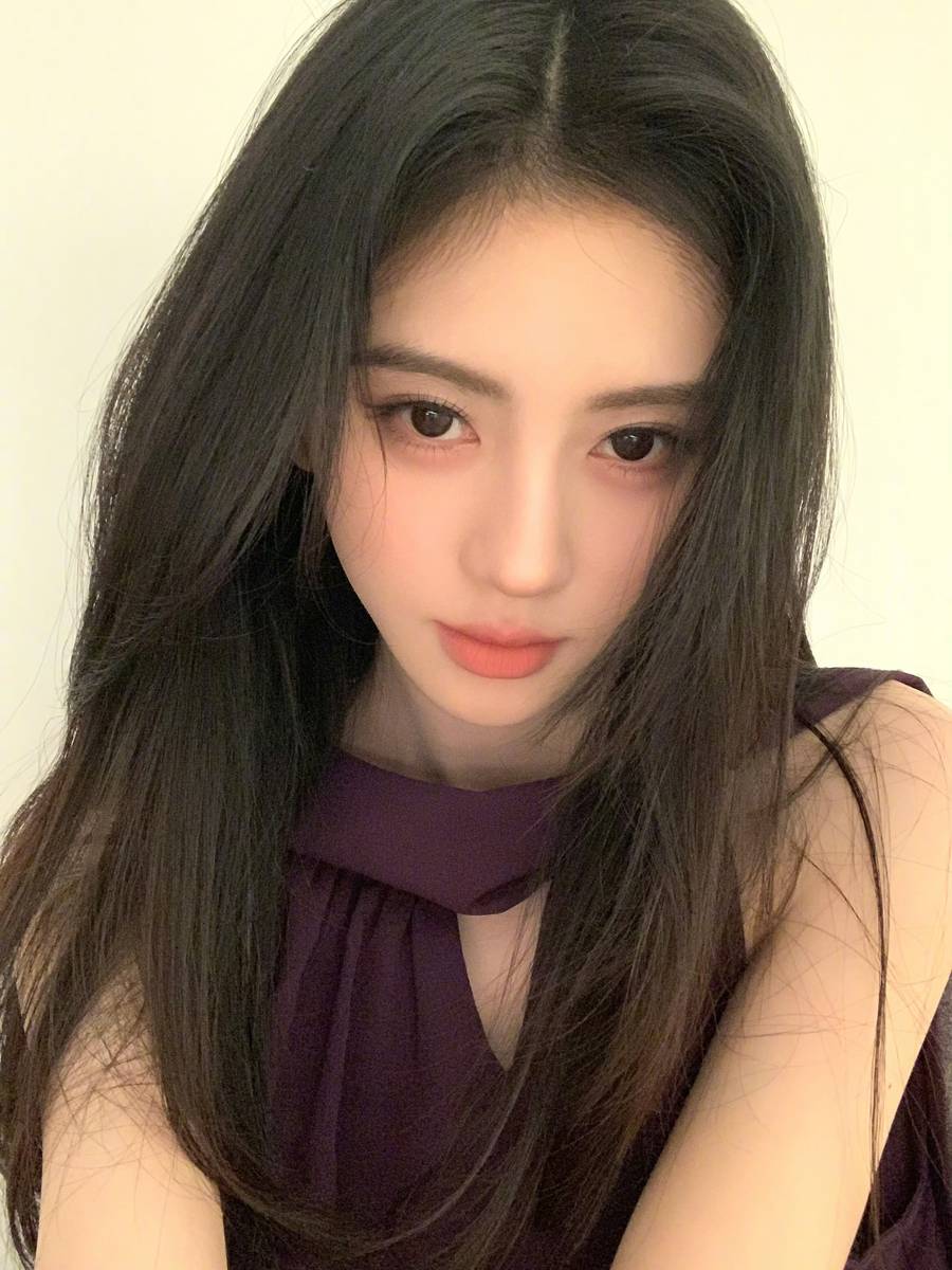 鞠婧祎穿暗紫色挂脖连衣裙 对镜自拍柔媚纯欲