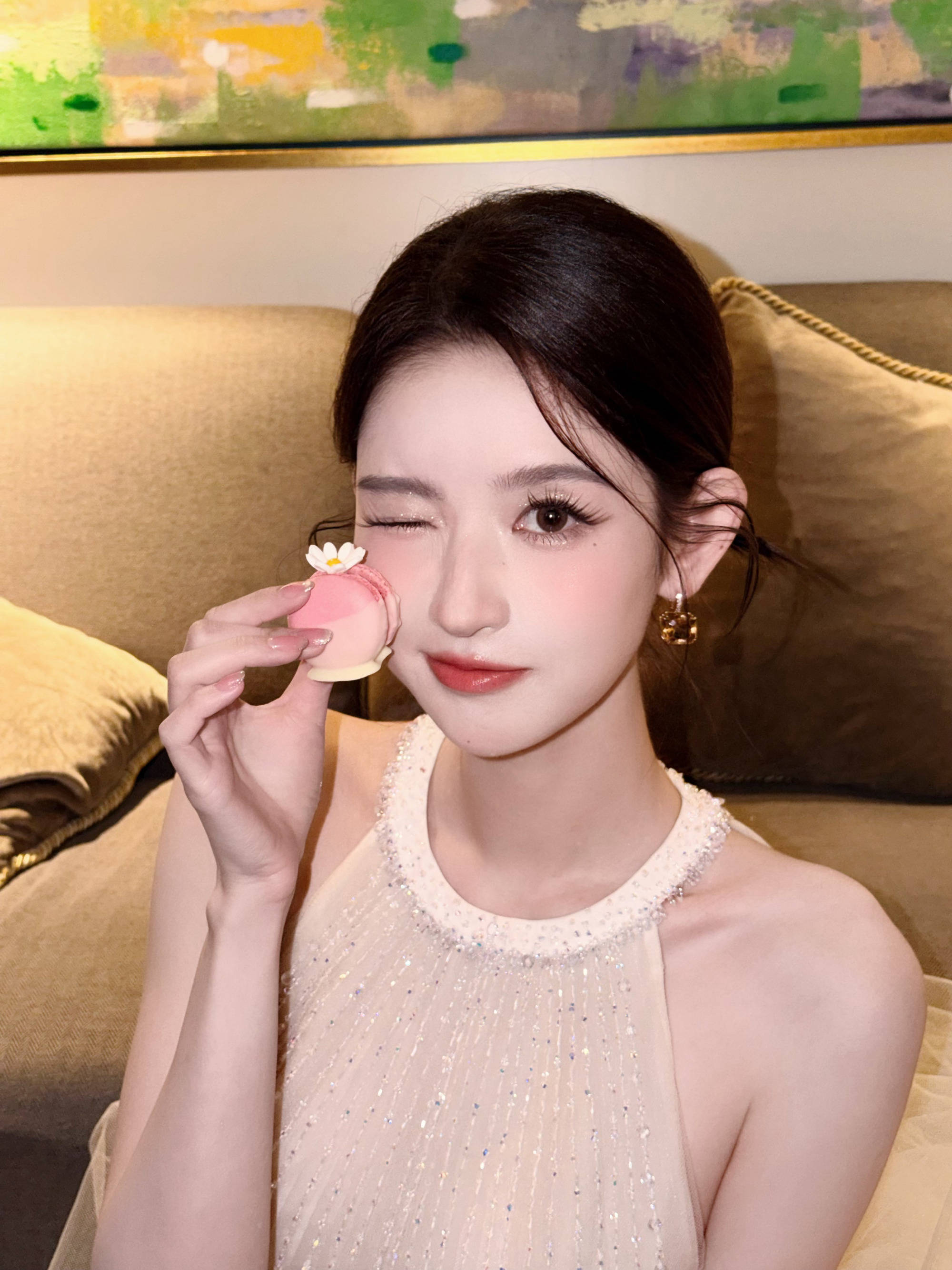 王玉雯穿亮片轻纱裙似优雅天鹅！美貌养眼气质在线
