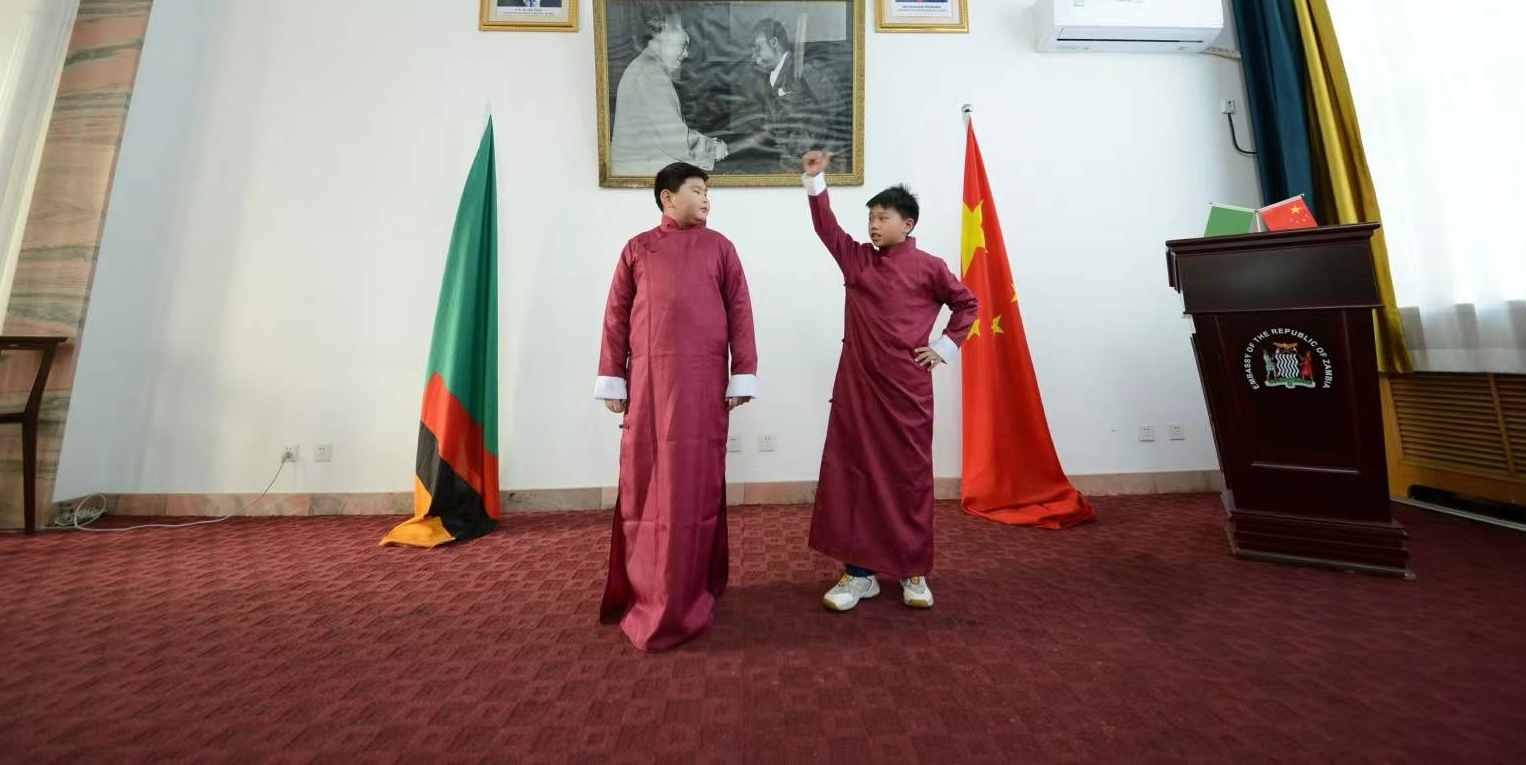 宸希艺术团小朋友亮相赞比亚共和国大使馆，体验小小外交官魅力