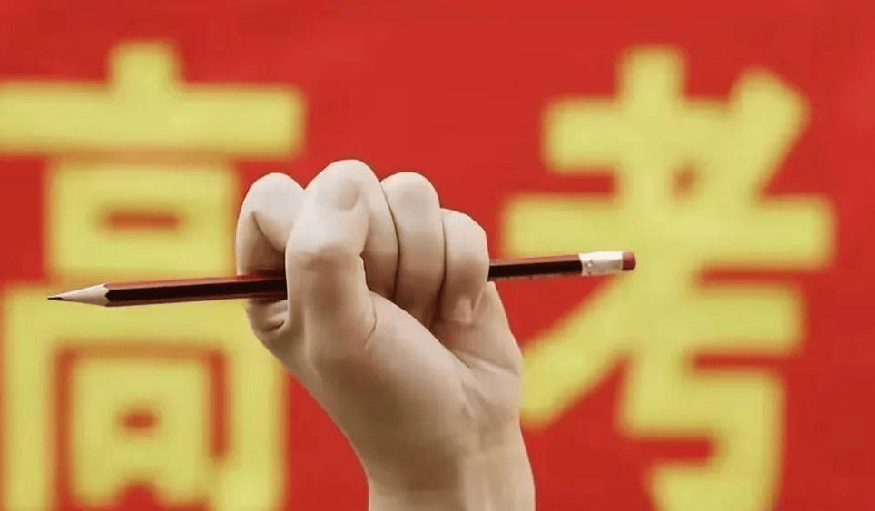 原创全国高考首位状元诞生，总分715分，数学物理满分