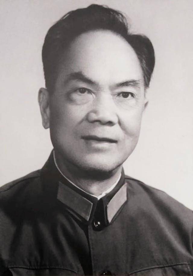 陈漫远：回乡担任省委书记后，迎接他的却是失明的母亲