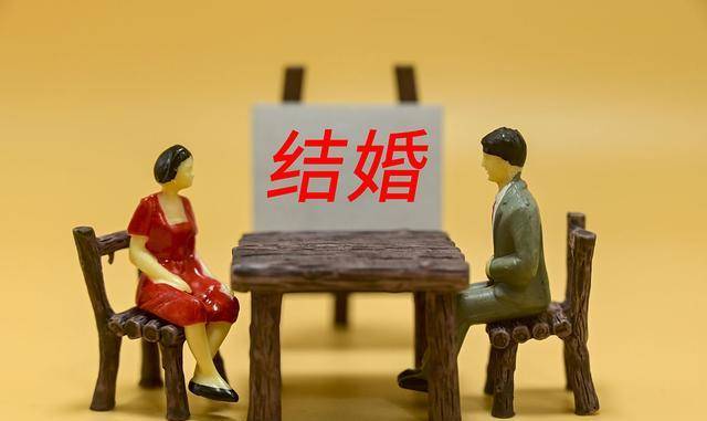 原创            去年中国结婚人数25至29岁最多,复杂的社会现象值得深思-最近几年中国结婚率