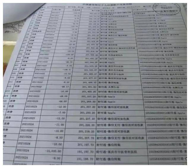 孩子小陈表示，他自己去派出所报案，要求派出所帮忙，联系游戏公司，要