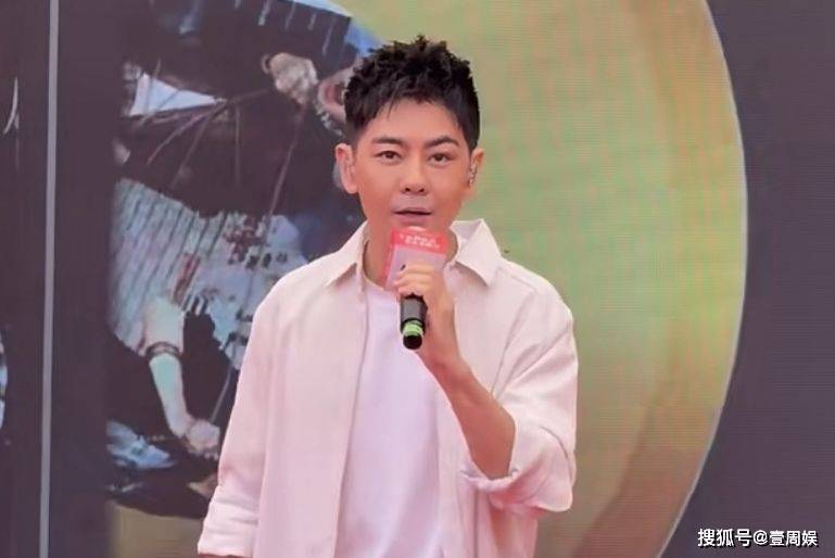 49岁林志颖近照曝光,车祸2年后现身活动唱歌,网友:老了好多-林志颖最近参加的综艺节目