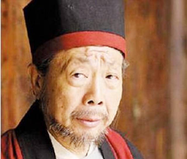 “燕赤霞”午马葬礼：成龙、洪金宝扶灵，刘晓庆献上花圈以示哀思