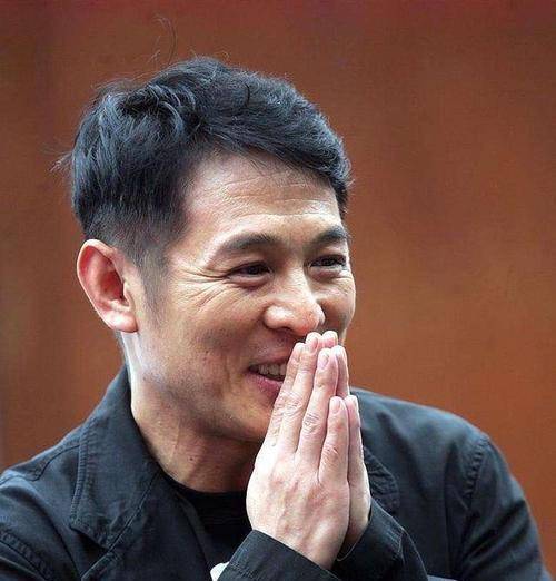 李连杰前妻黄秋燕,怀2胎时被离婚,她近况如何?