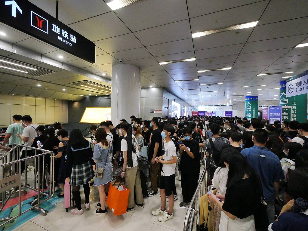 形似棺材的地铁口被拆除,别让设计公司当冤大头 形似棺材的地铁口被拆除,别让设计公司当冤大头