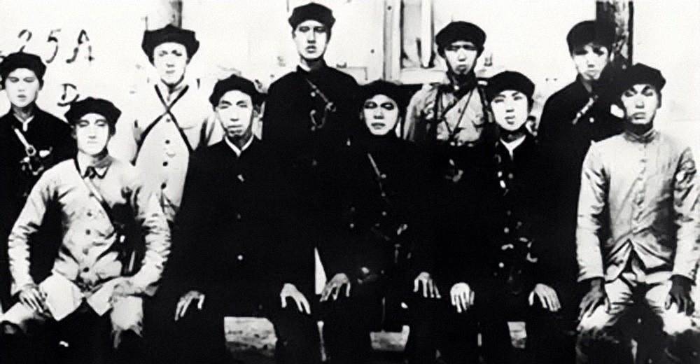 他是新四军第一纵队副司令员，1942年因何被自己人枪杀？