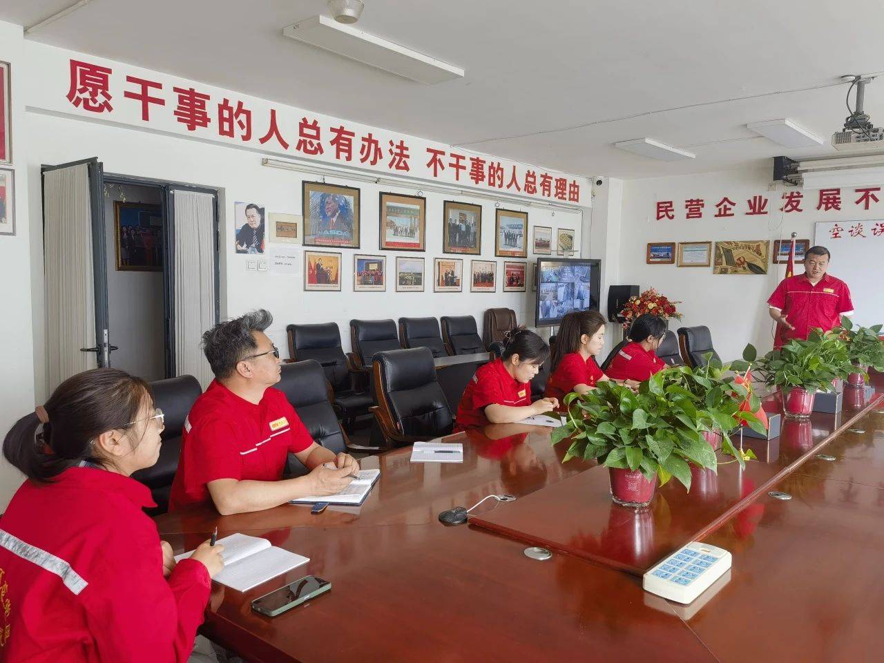筑牢安全防线：西蓝集团开展新员工三级安全教育培训(图1)