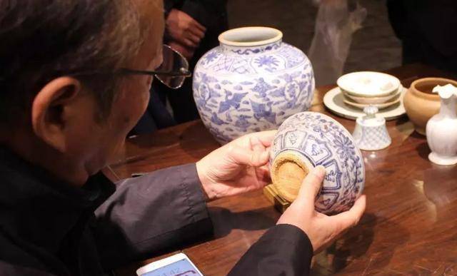 半岛体育app女子花5万美金买千年瓷器专家鉴定后表示：好东西是个国宝(图6)