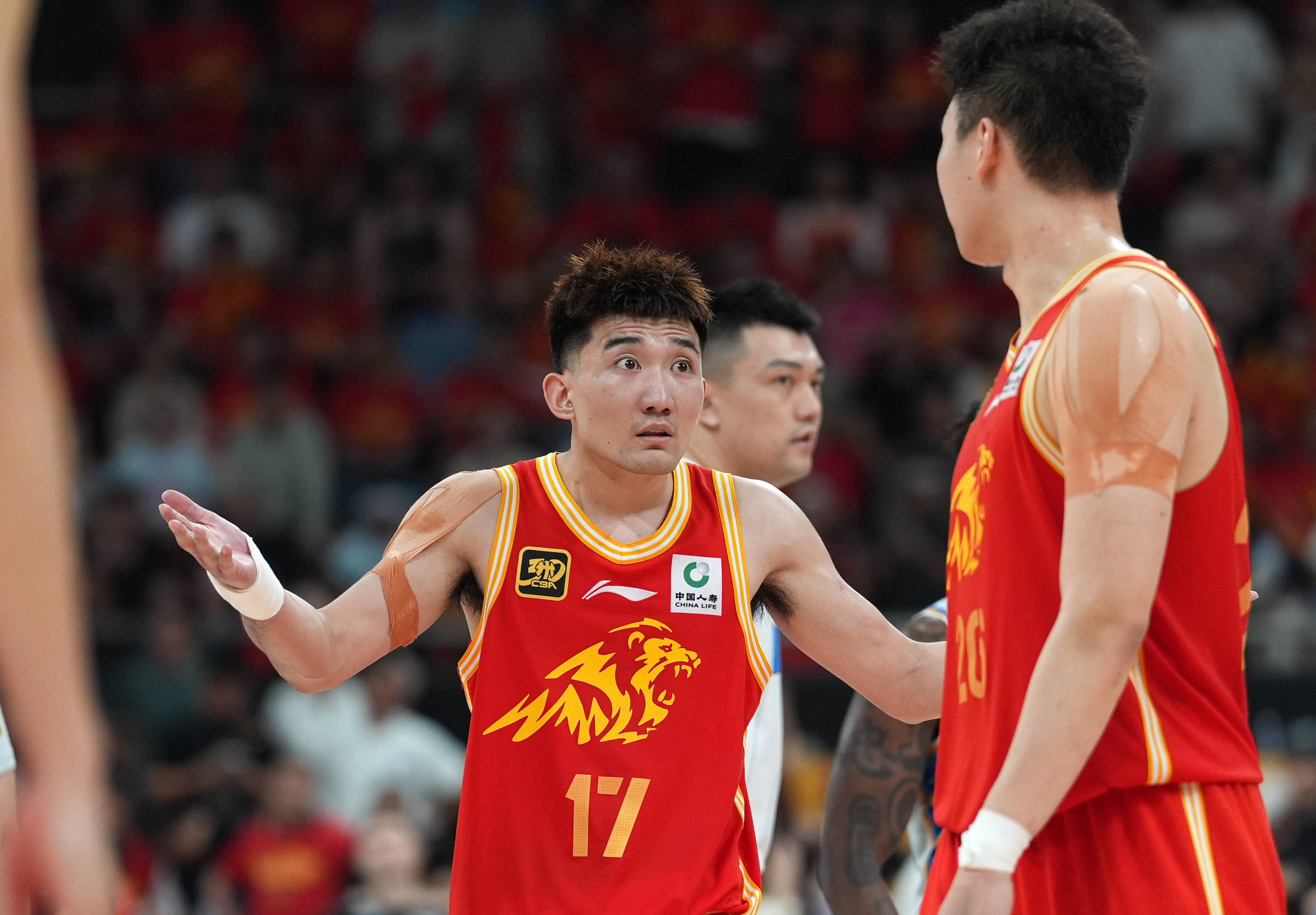 孙铭徽：G5球鞋写夺冠被误读 其实左右脚都有字