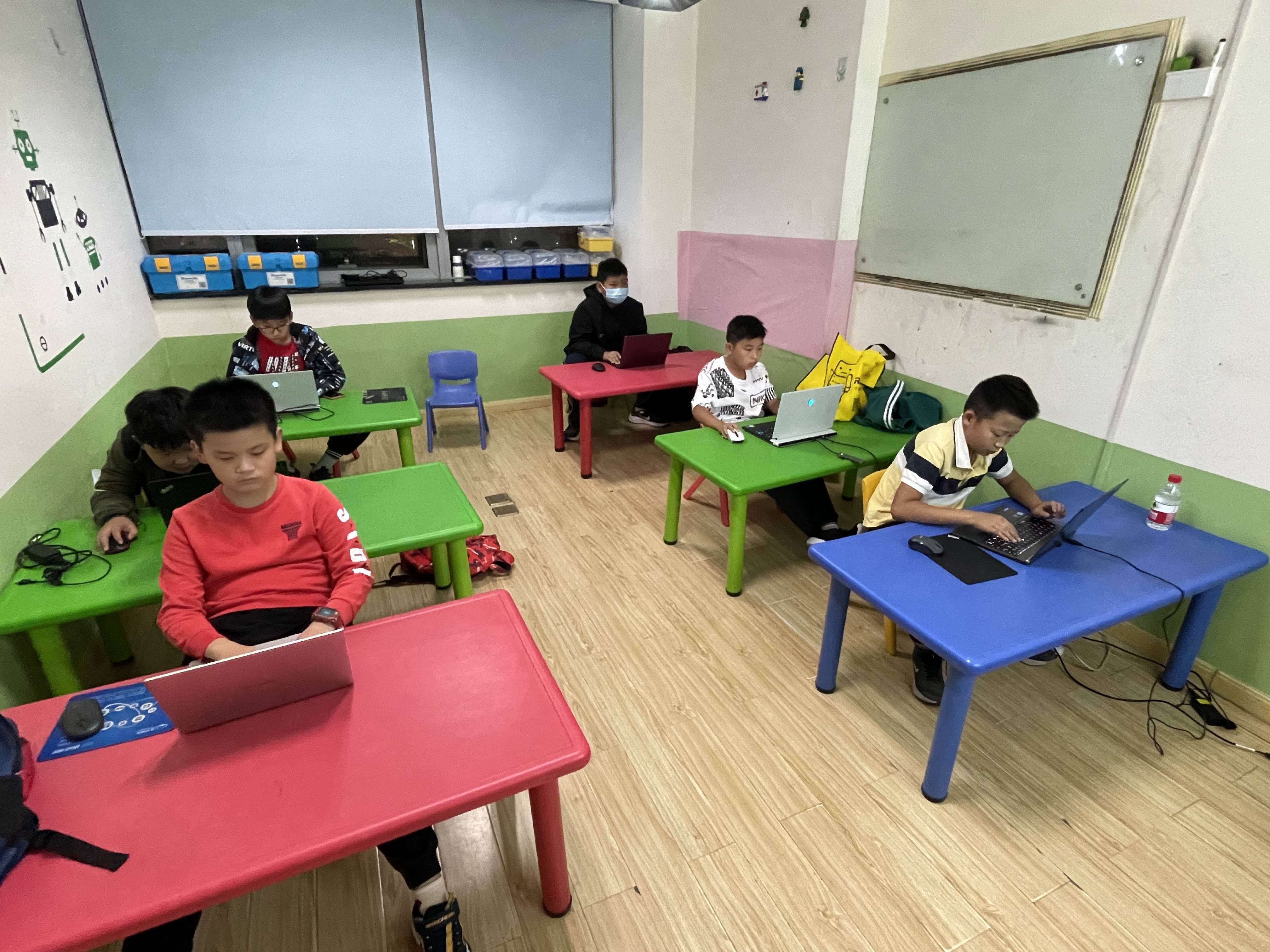 乐博乐博少儿编程：点亮孩子来日的科技之光