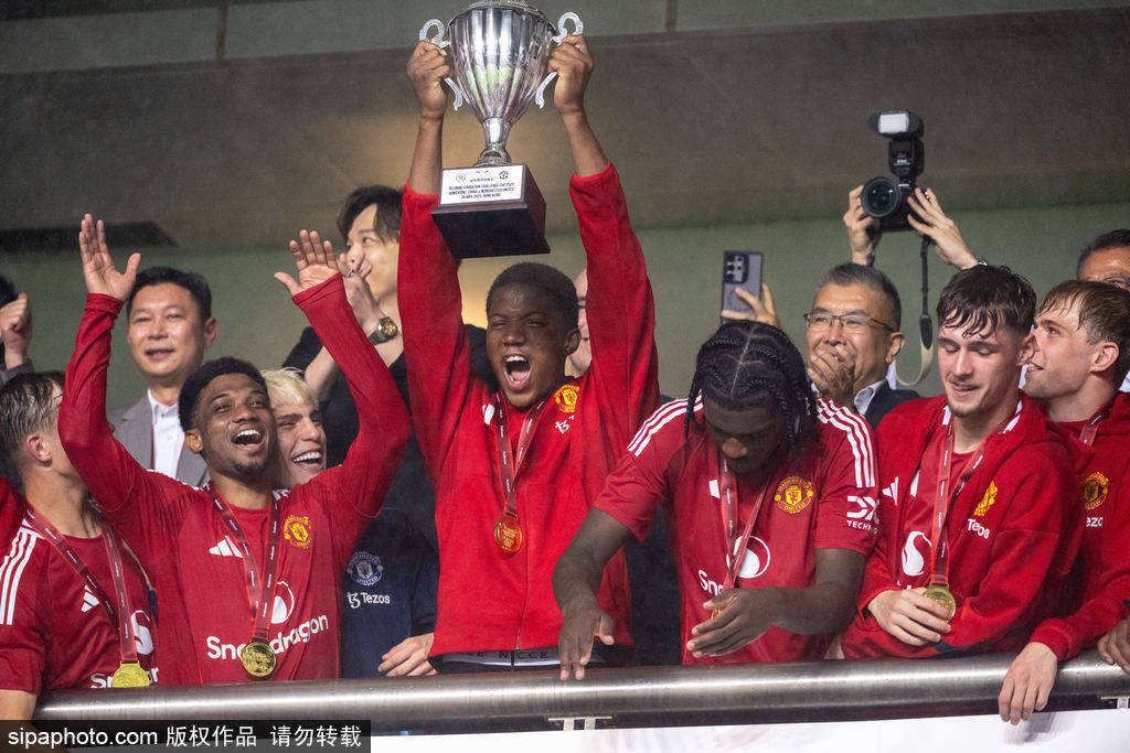 逆转取胜！奥比-马丁替补双响 曼联3-1中国香港队