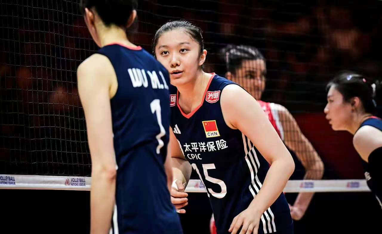 原创             世联赛：中国女排vs法国，吴梦洁扛强攻大旗，拦防恩迪亚耶关键！