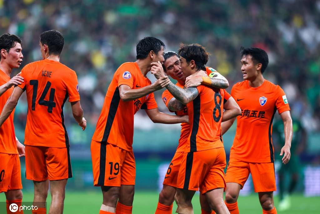 中超-法比奥破门张稀哲点射 国安2-1逆转玉昆16轮不败领跑