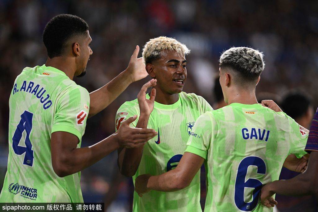 西甲-让二追三！亚马尔补时造乌龙绝杀 巴萨3-2取两连胜