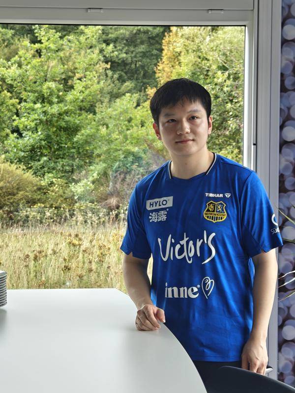 樊振东亮相德国萨尔布吕肯俱乐部 新赛季将参与多项赛事