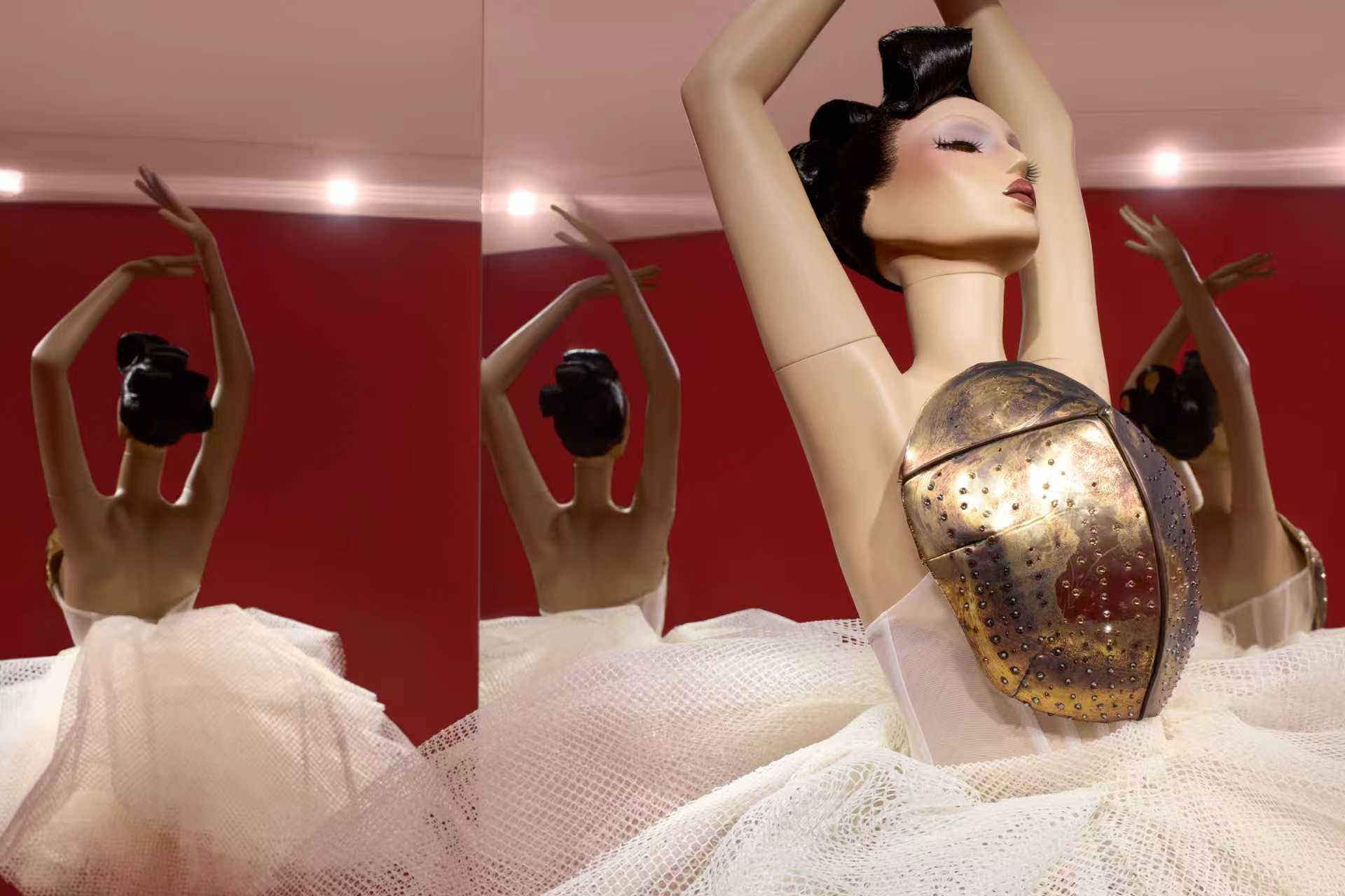 Acne Paper Palais Royal展出 Emman作品《The Jewellery Box》