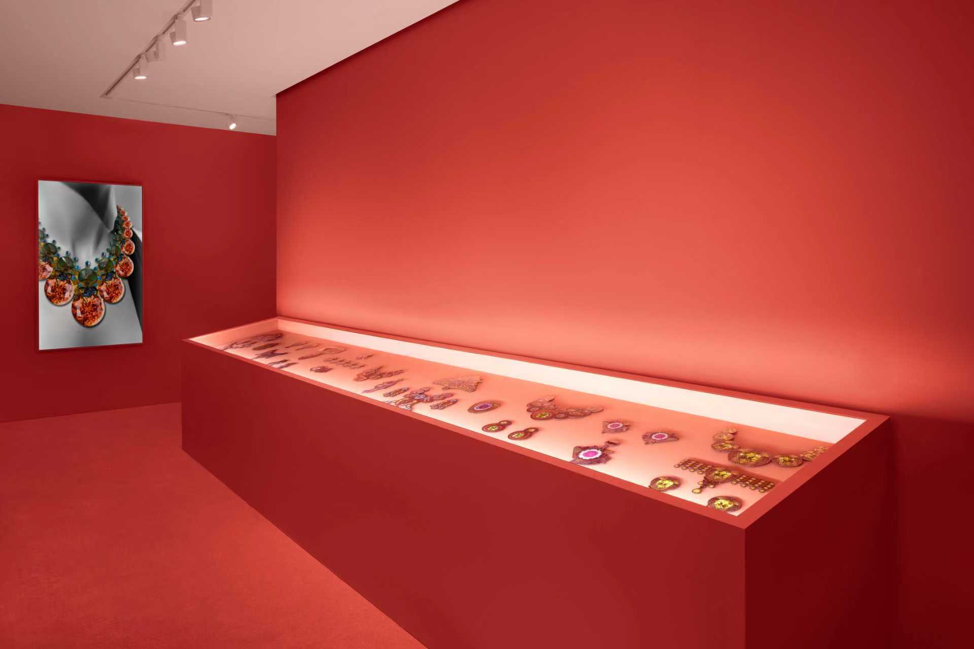Acne Paper Palais Royal展出 Emman作品《The Jewellery Box》
