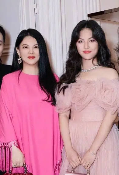 李湘晒女儿王诗龄照片惹争议！Live图中传出声音“我不喜欢周也”