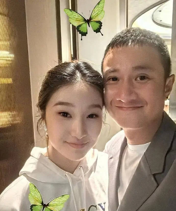 马伊琍大女儿晒与姥姥合照显乖巧!长得超像爸爸文章