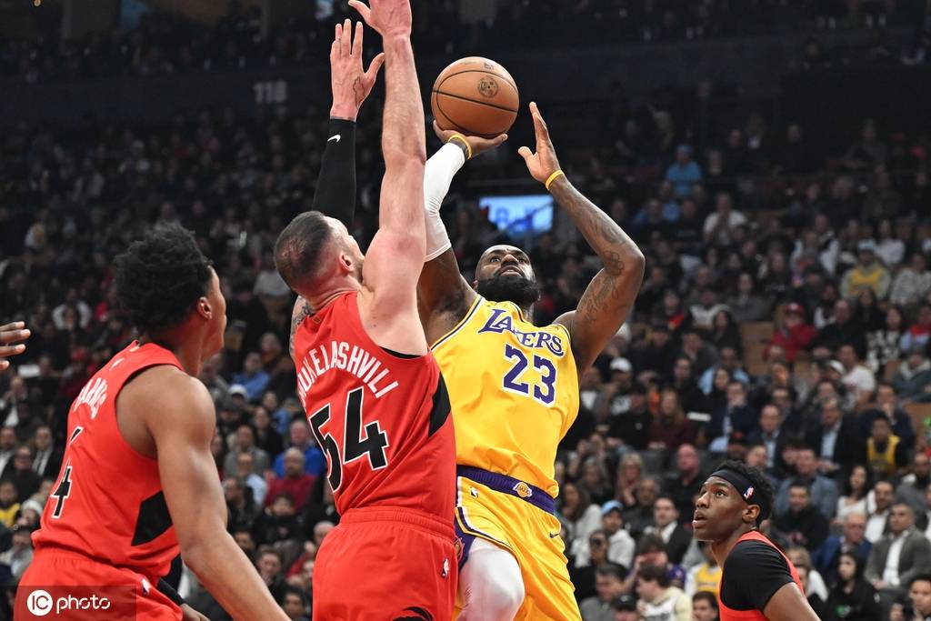 决胜球极限三选一詹姆斯传了 自废纪录成就生涯新经典