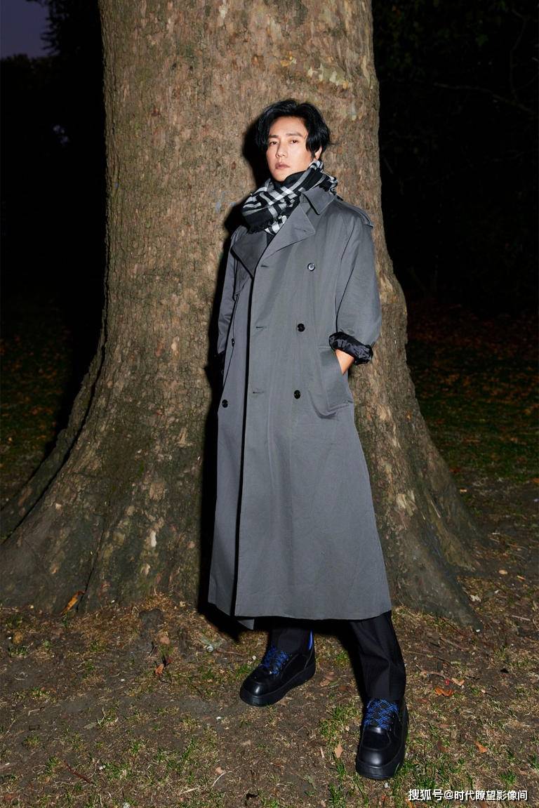 陈坤带双胞胎儿出街引炸热搜！摸头杀藏温柔，23岁长子近况更圈粉