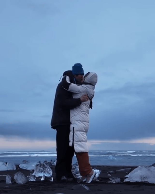 金莎宣布被男友孙丞潇求婚！二人在冰岛拥抱热吻好浪漫