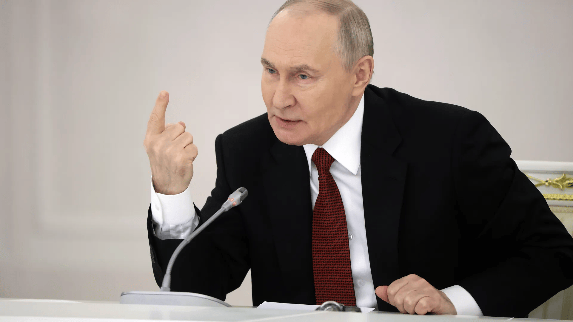 俄方称乌无人机袭击普京官邸 特朗普：我很愤怒